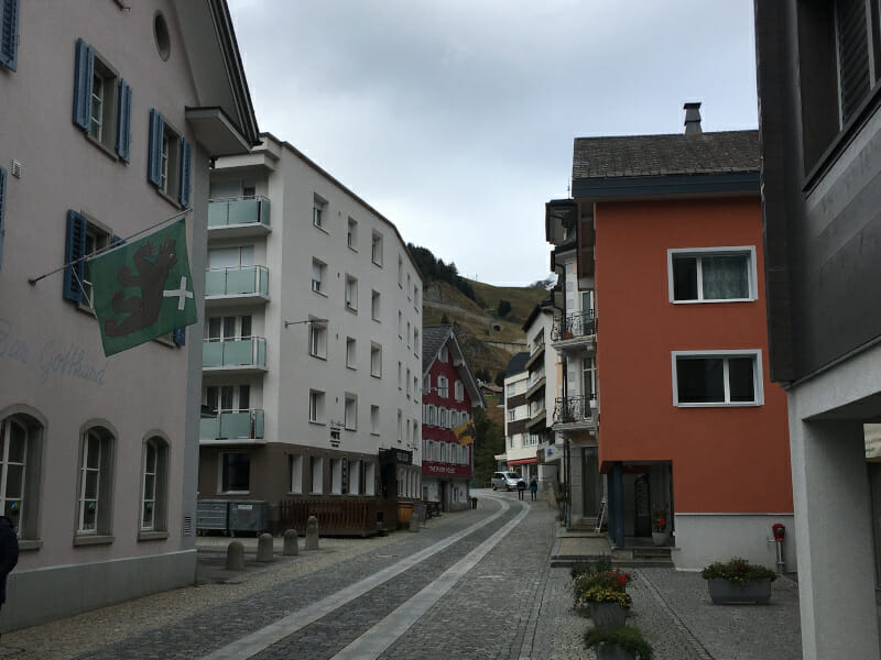 Das Alpendorf Andermatt am Ende unserer Rhone-Route.