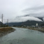 Baltschieder bei Visp - man sieht die Rhone entlang der Rhone-Route.