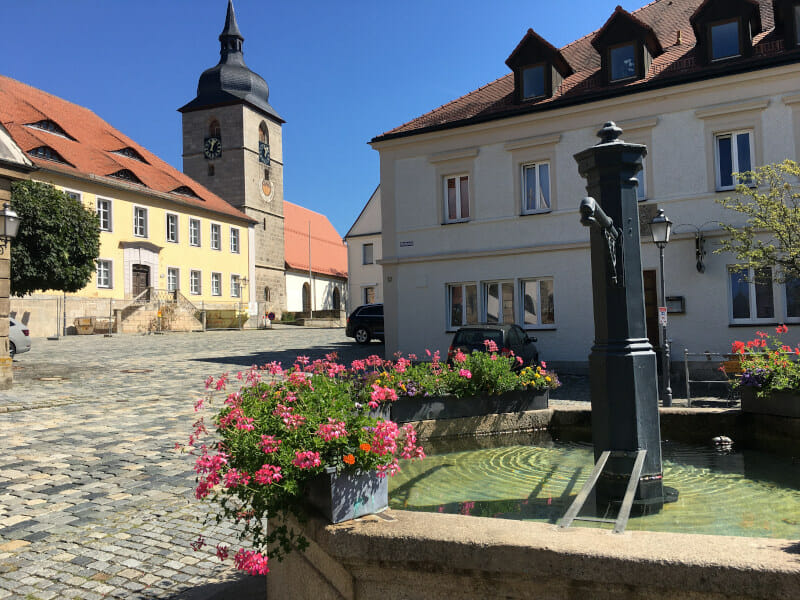 Creußen - Altstadt - Brunnen & Kirche - Mainradweg
