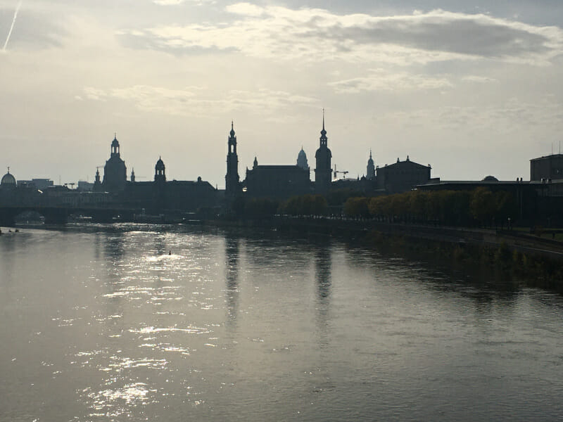 Dresden - Panoramaansicht - am Elberadweg.