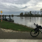 Elster (Elbe) mit Gravelbike am Elberadweg.