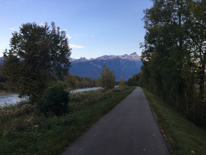 Rhone bei Monthey mit Alpenblick - Rhone-Route