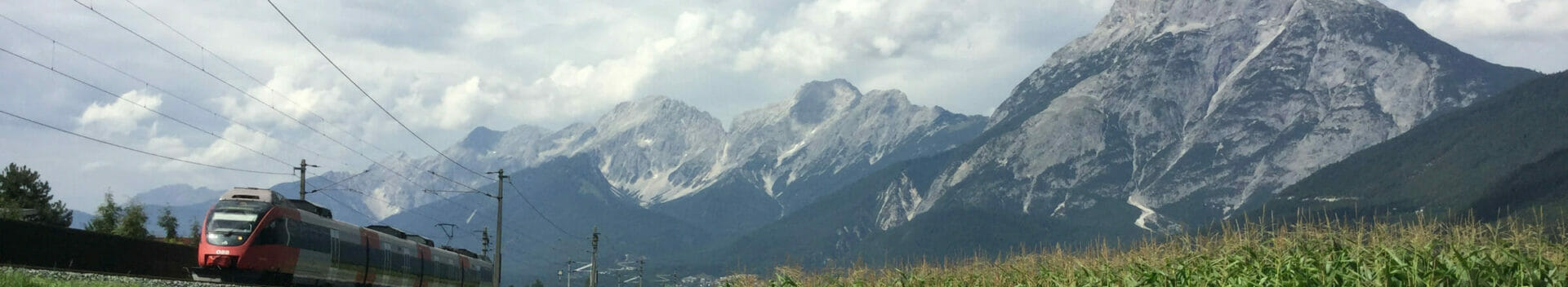 Flaurling Tirol Innradweg - Ausblick auf die Berge.