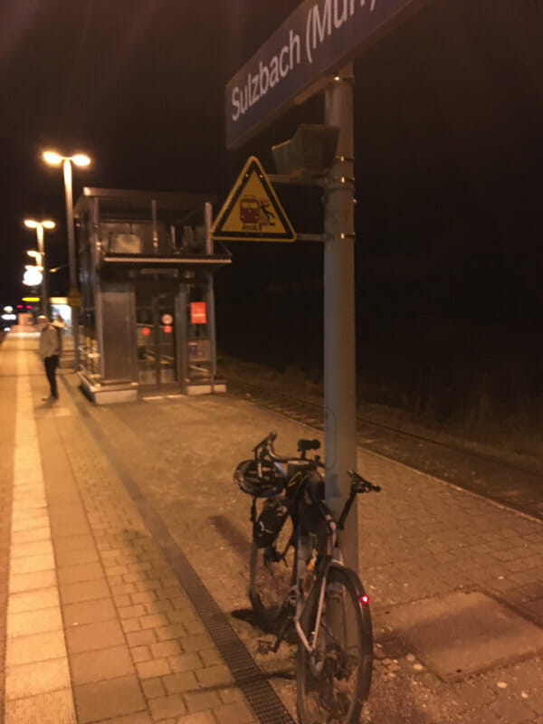 Bahnhof in Sulzbach an der Murr - Mit meinem Gravelbike in der Nacht