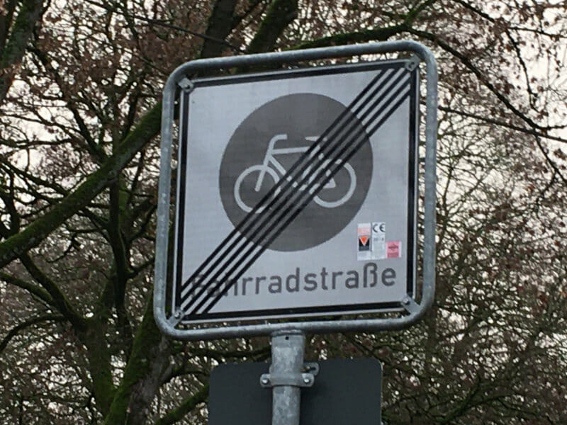 Fahrradstraße durchgestrichen - Verkehrsschild