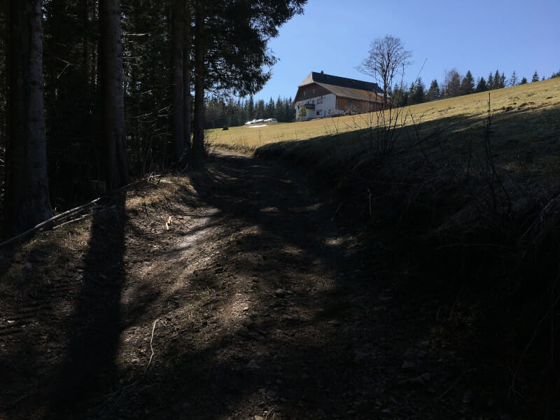 Anstieg hinter Transporte Recycling auf dem Schwarzwald-Radweg