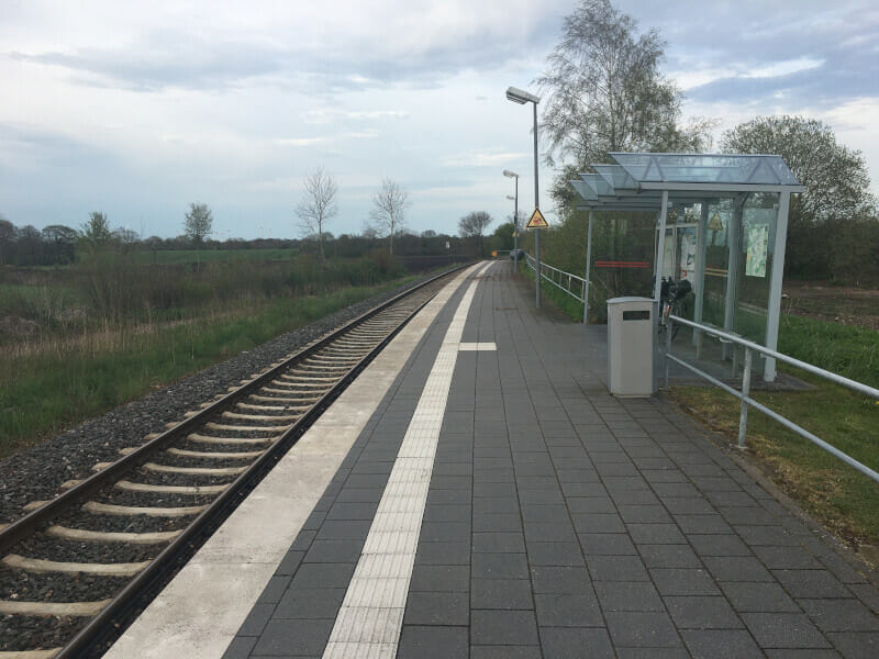 Bahnhof Beldorf am Nord-Ostsee-Kanal - mit meinem Gravelbike.