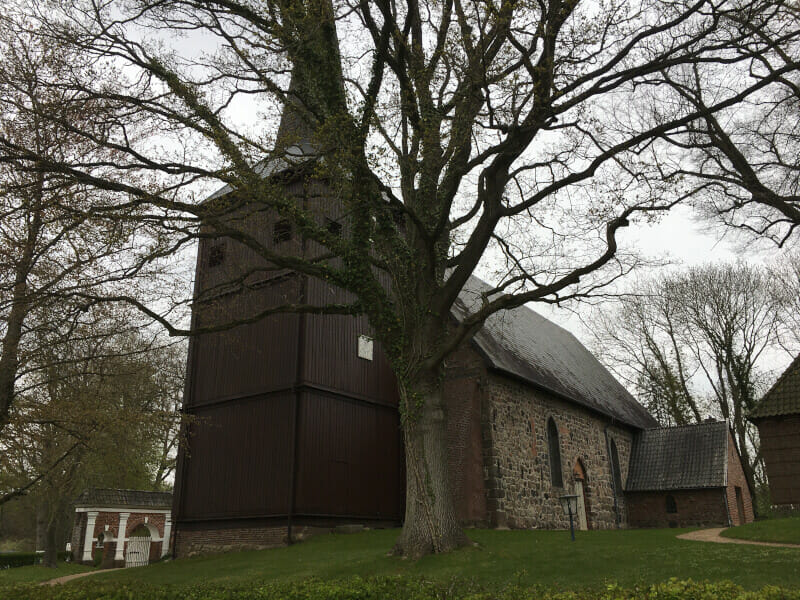 Holzkirche Bovenau am Nord-Ostsee-Kanal.
