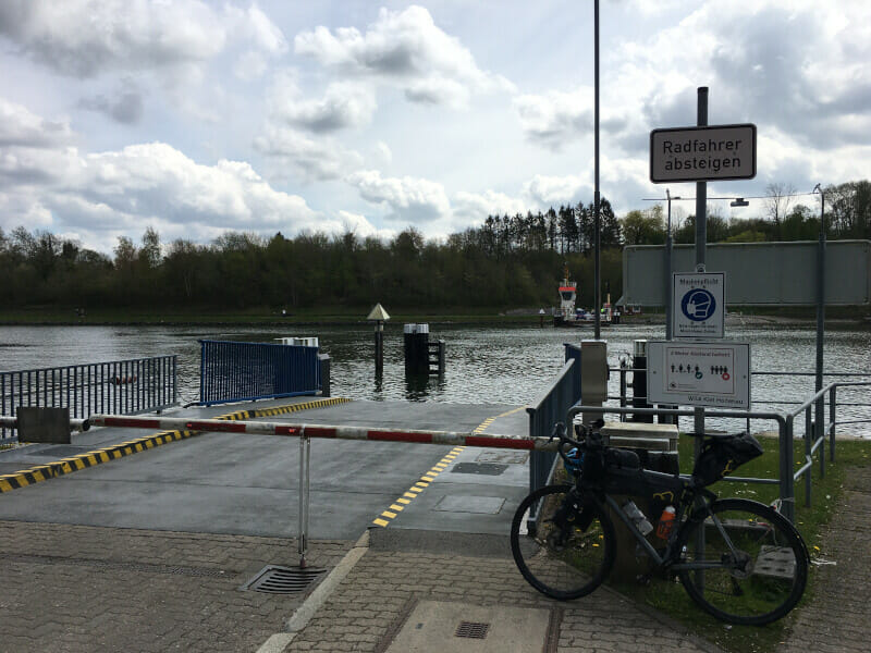 Kanalfähre Landwehr mit Gravelbike - Nord-Ostsee-Kanal-Radweg.