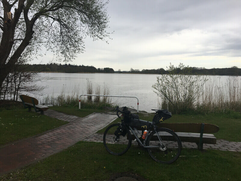 Fockbecker See mit meinem Gravelbike - Nord-Ostsee-Kanal-Radtour.