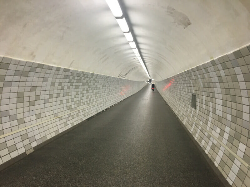 Fußgängertunnel unter dem Nord-Ostsee-Kanal - hier ging es alternativ durch.