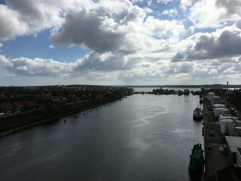 Blick auf das Ende des Nord-Ostsee-Kanals in Kiel-Holtenau.