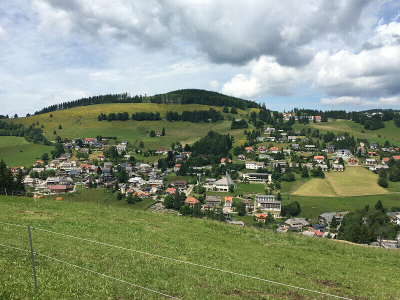 Ausblick auf Todtnauberg auf dem Schwarzwaldradweg.