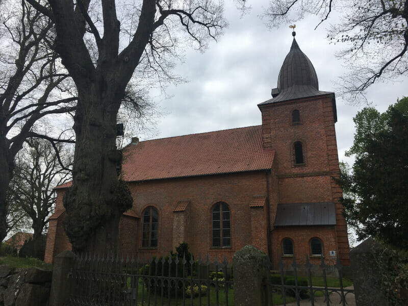Kirche in Krusendorf am Ostseeküstenradweg.