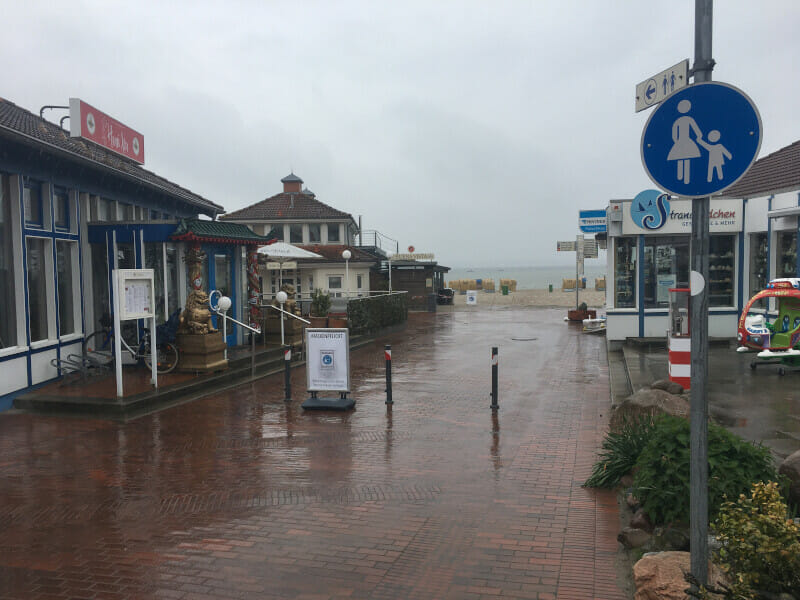 Laboe am Ostseeküstenradweg im Regen.