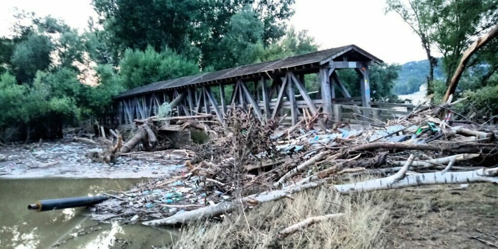 Zerstörte Ahrbrücke - Ahrmündung in den Rhein - Hochwasser 2021.