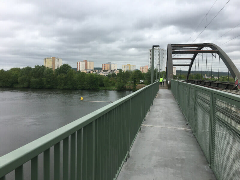 Eisenbahnbrücke Stockstadt am Main. Limesradweg.