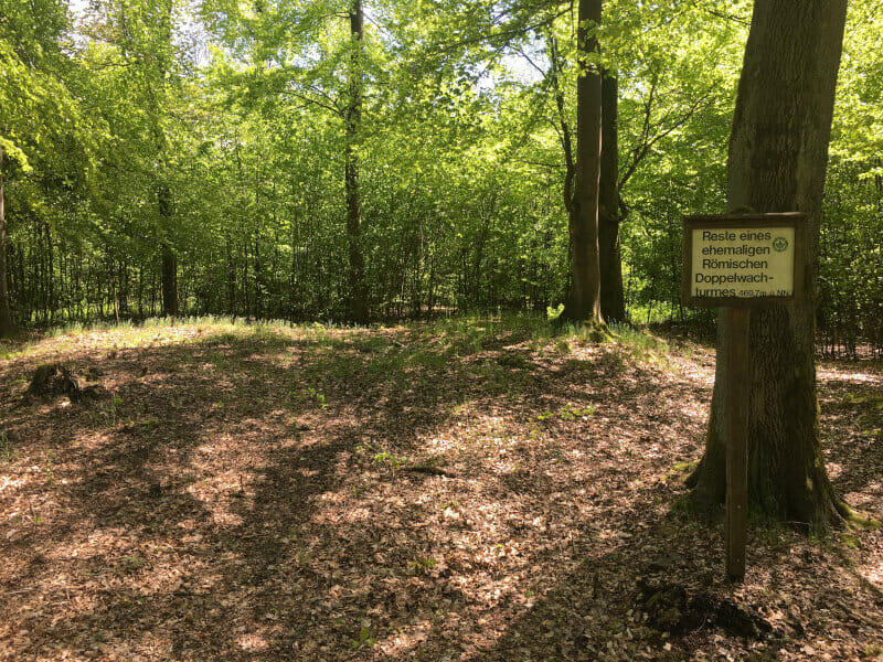 Reste eines römischen Doppelwachtrums am Limes in Orlen.