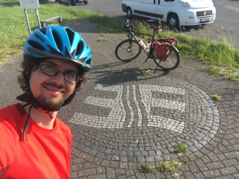 Emden - das Ende des Emsradwegs am Außenhafen mit mir - Reiserad.