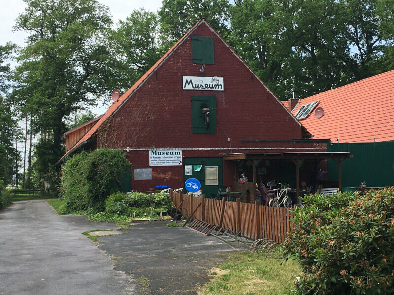 Motorradmuseum bei Greffen am Emsradweg.