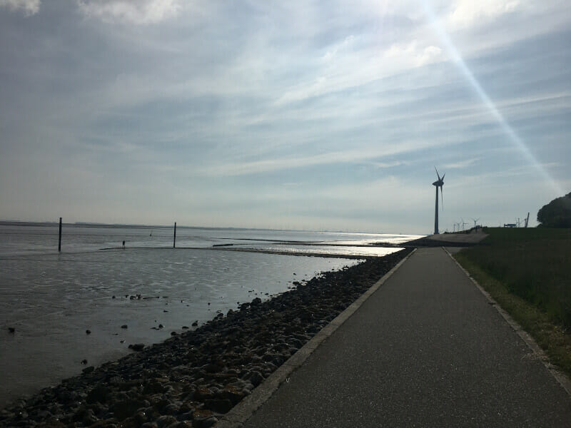 Von Petkum nach Emden in Ostfriesland am Emsradweg.