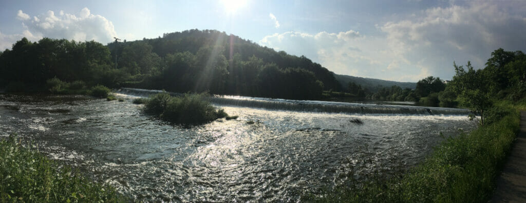 Wasserfall bei Kirschhofen am Lahnradweg.