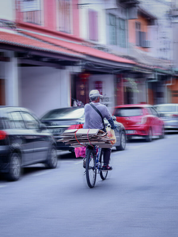 Als Radfahrer die Autos rechts überholen.