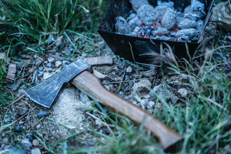 Axt im Wald - unpraktisch für Radreisen.