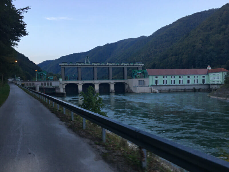 Die Staubrücke bei Fala. Von dort geht's nach Maribor.