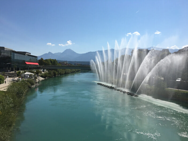 Springbrunnen aus der Drau bei Villach.