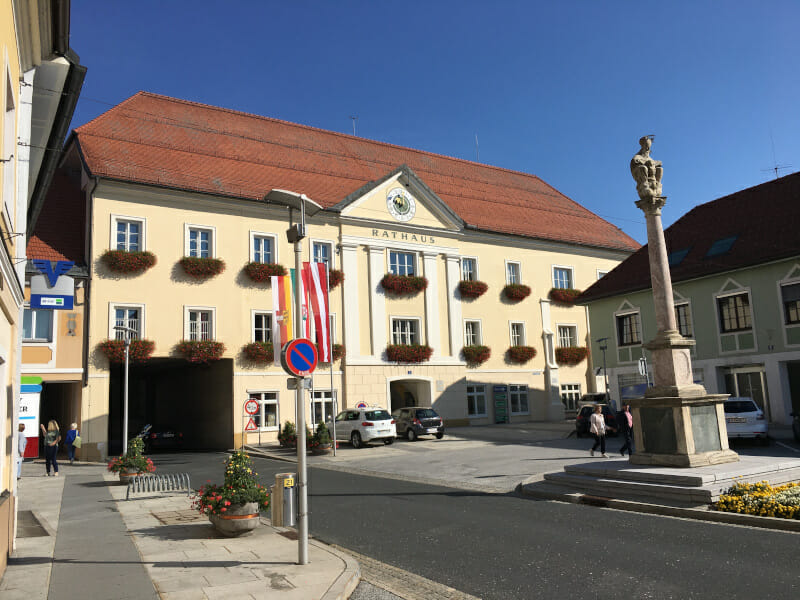 Rathaus in Völkermarkt am Drauradweg.