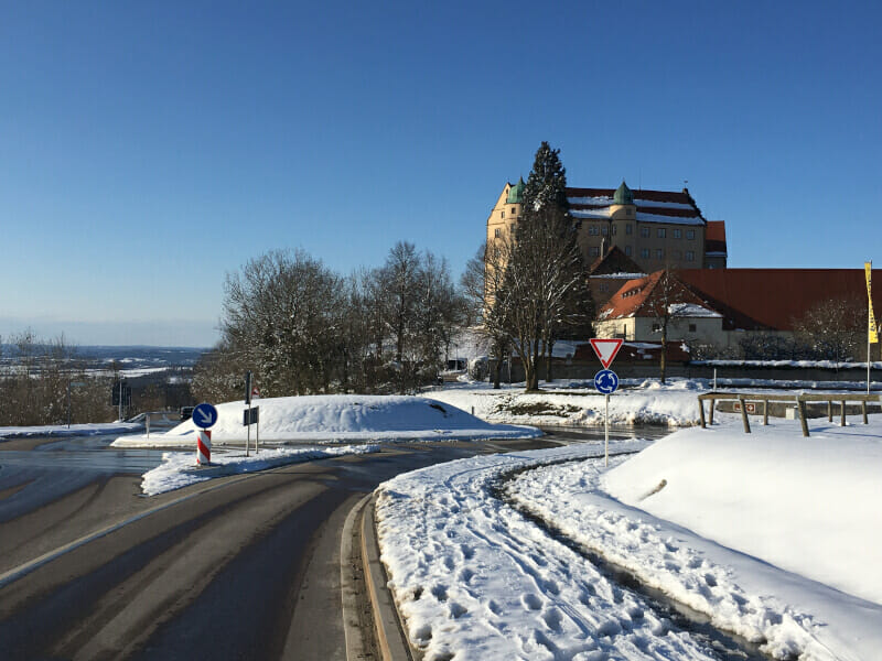 Schloss Kapfenburg im Schnee - am Kocher-Jagst-Radweg.