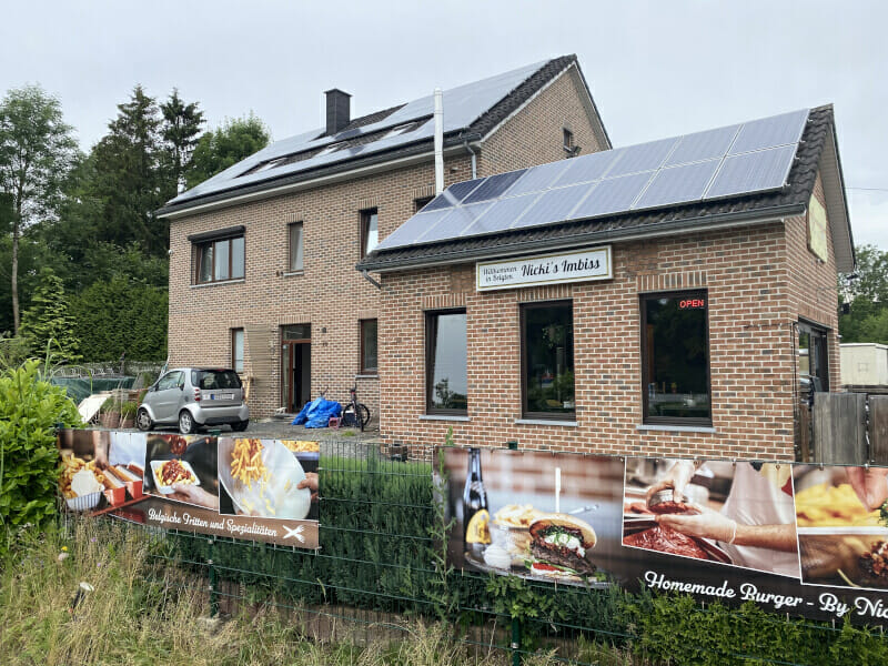 Nickis Imbiss bei Roetgen, aber in Belgien am Vennbahnradweg.