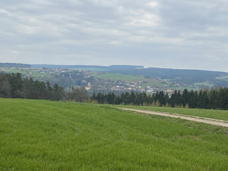Wunderschöner Blick auf Roding von oben - Regentalradweg.