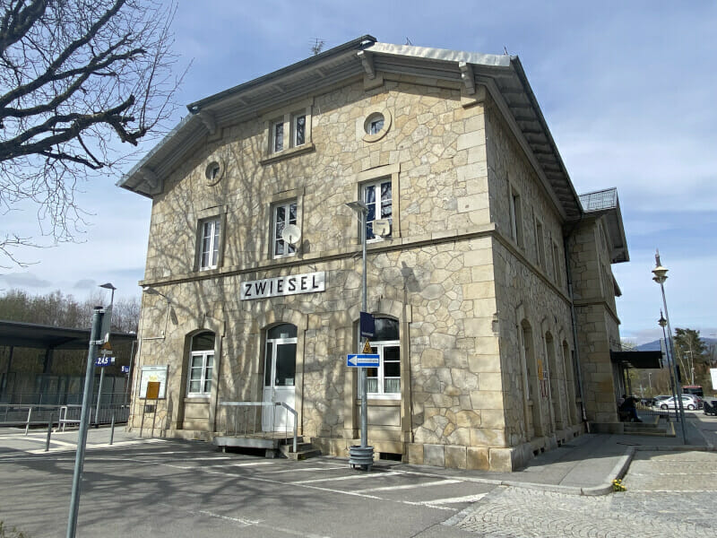Bahnhof von Zwiesel am Regentalradweg.
