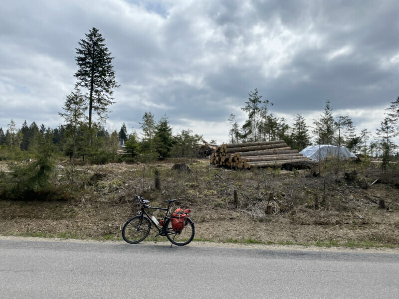 Scheitelpunkt in Altenmais - Anstieg geschafft am Regentalraweg.