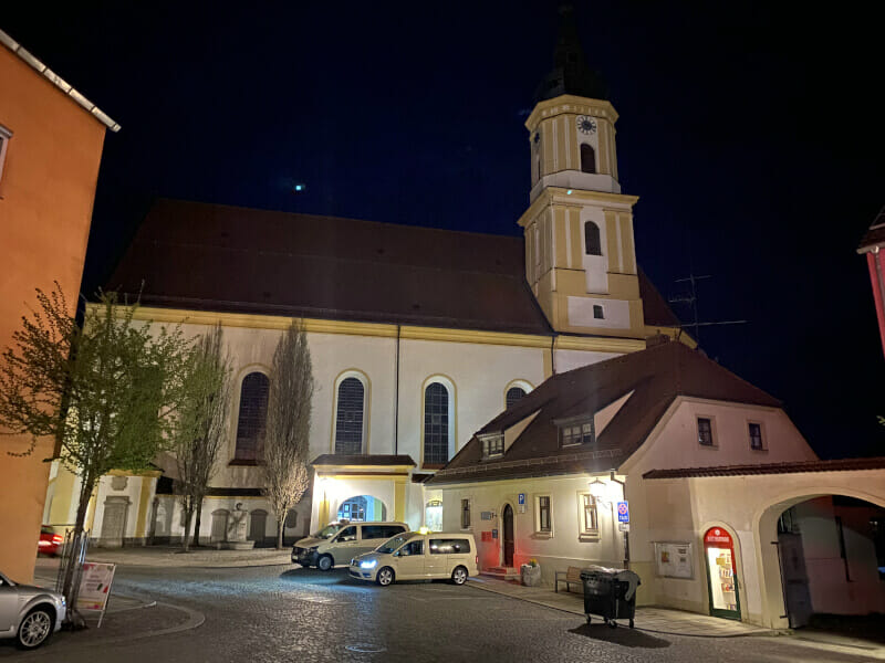 Viechtach - Kirche im Dunkeln - Regentalradweg.