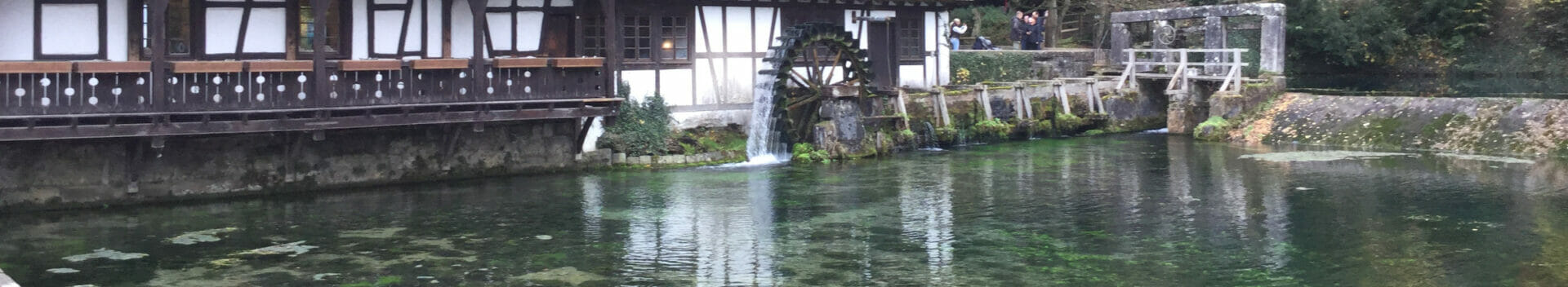 Alb-Neckar-Radweg in Blaubeuren am Blautopf.