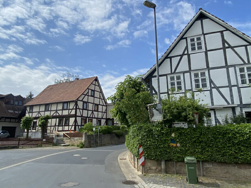 Fachwerkhäuser - Klein-Schneen vor Göttingen am Leine-Heide-Radweg.