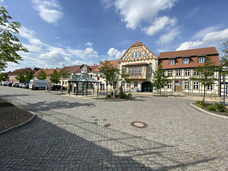 Arneburg mit Fachwerkhäusern am Elberadweg