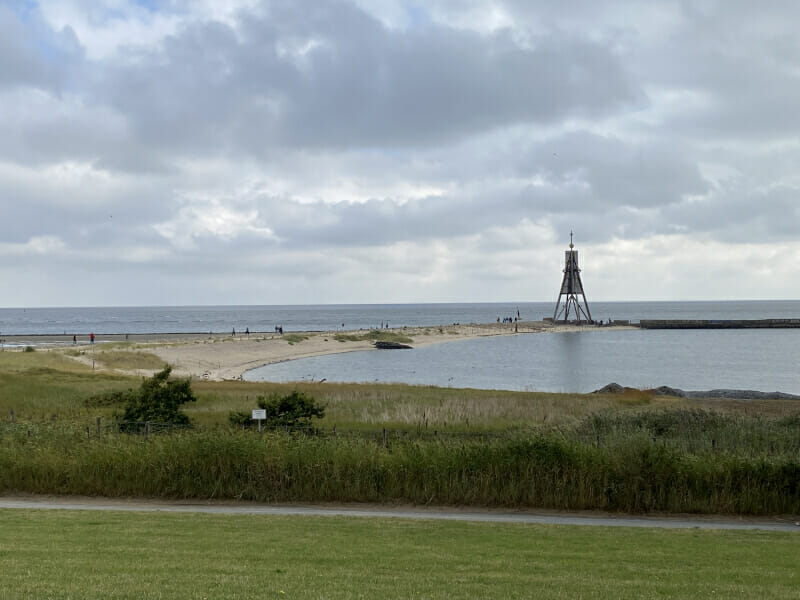 Cuxhaven Kugelbake von Weitem - Elberadweg.