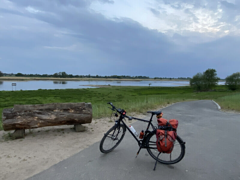 Hinzdorf an der Elbe und am Elberadweg mit dem Reiserad