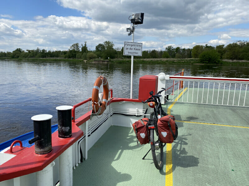 Fähre zwischen Aken und Steutz mit Fahrradmitnahme.