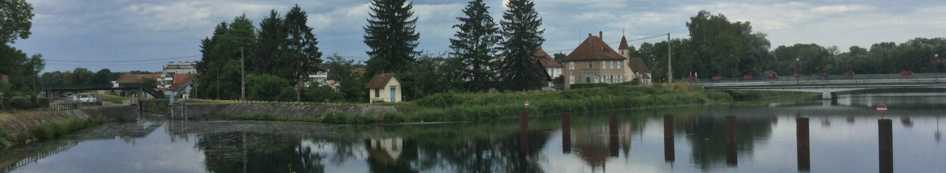 Erstein an der Veloroute Rhin (eigentlich am Canal de decharge de I'll)