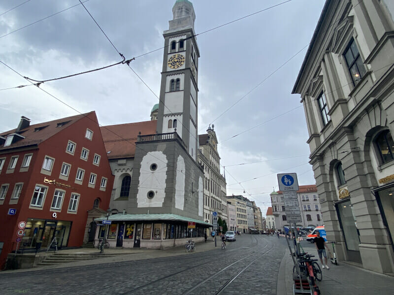 Augsburg Innenstadt vor dem Rathausplatz.