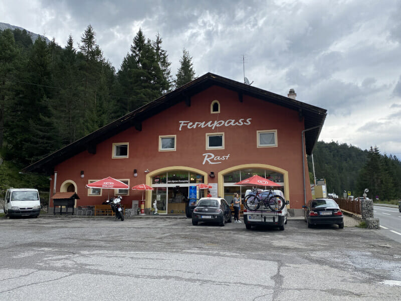 Gasthaus Fernpass Rast auf dem Fernpass - Via Claudia Augusta Radweg.