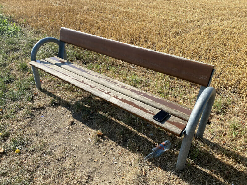Handy per Where-is-Funktion auf Bank wieder gefunden - Stettenhofen.