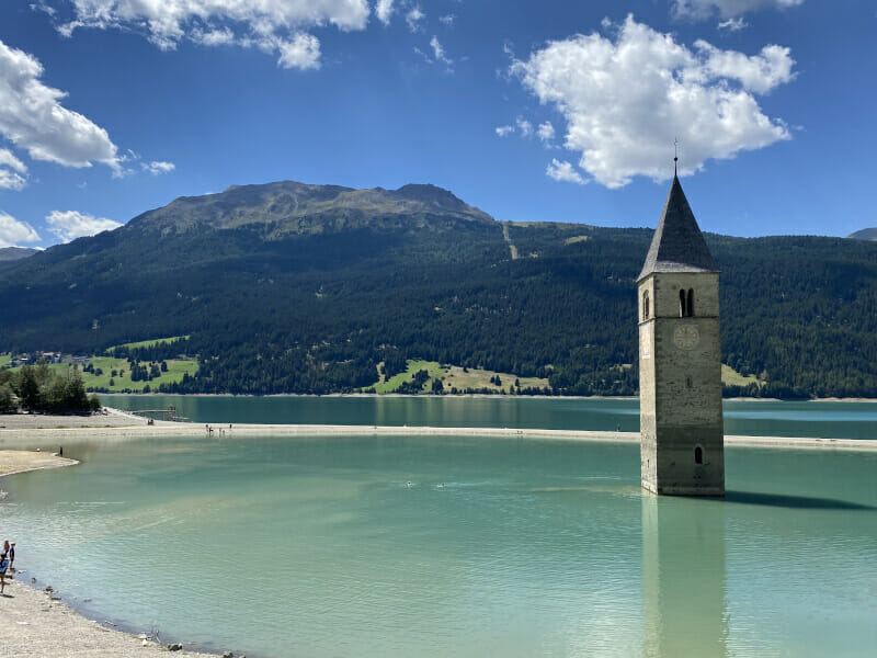 Kirche im Reschensee – Das Wahrzeichen beim Via Claudia Augusta Radweg & Etschtalradweg.