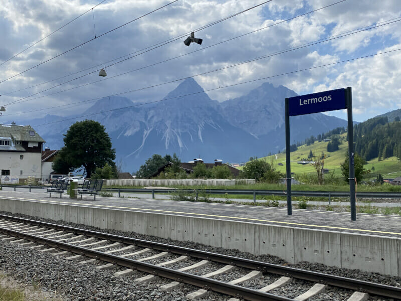 Bahnhof in Lermoos - Schild - Via Claudia Augusta Radweg.
