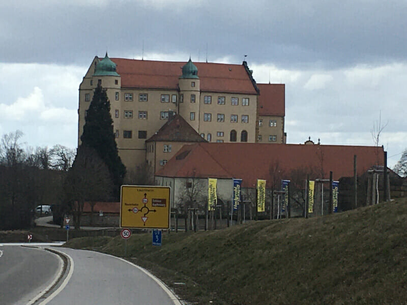 Schloss Kapfenburg in Hülen, nähe Schwäbisches-Alb-Radweg 2022.
